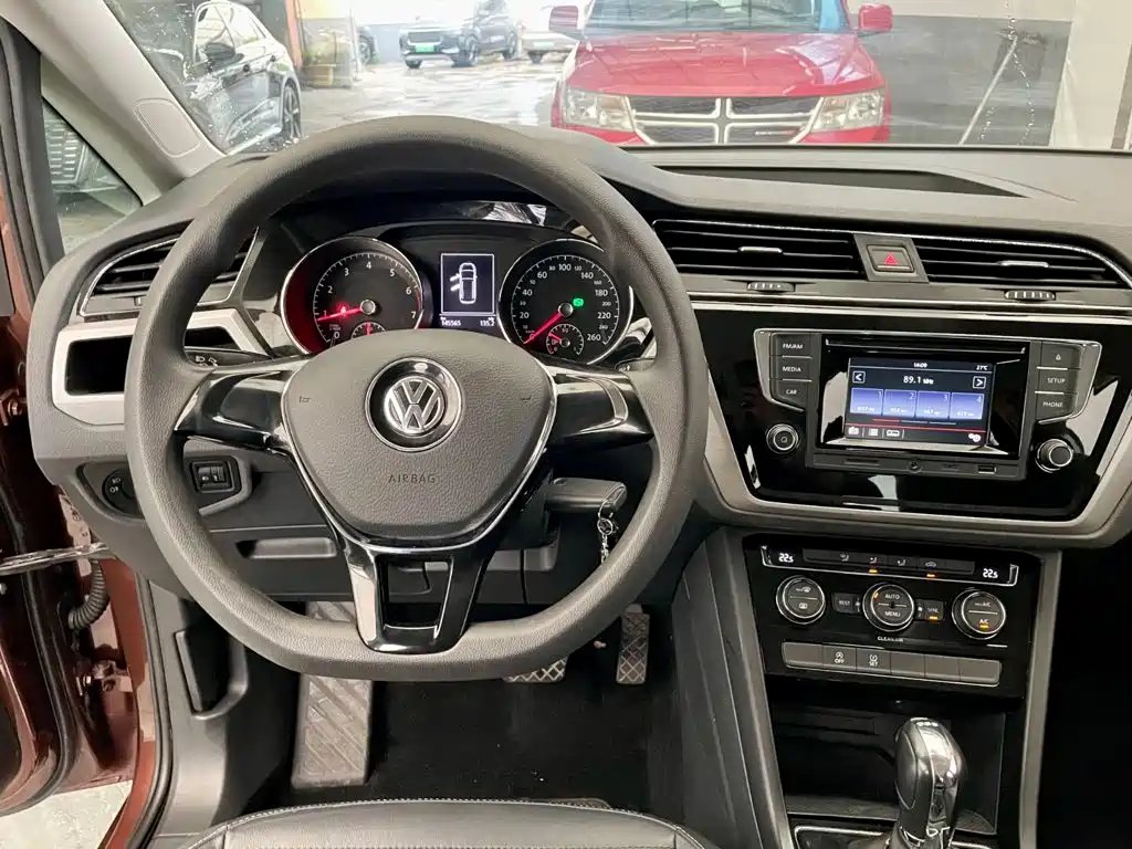 Volkswagen Touran 2016 — фото 13