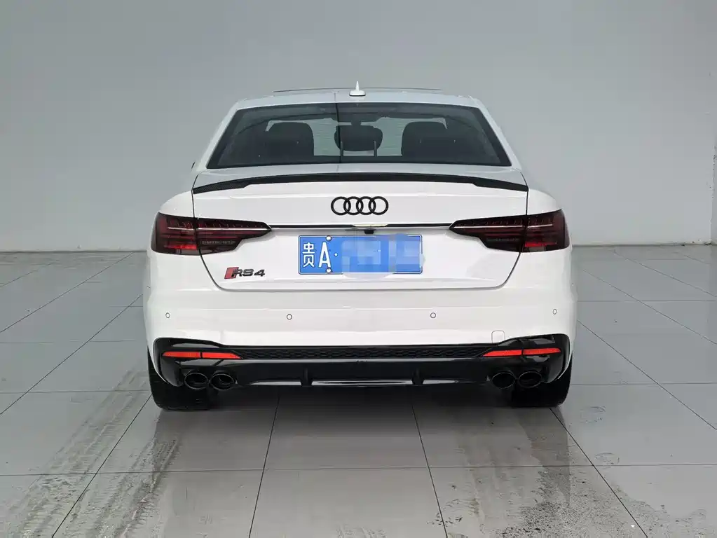 Audi A4L 2022 — фото 14