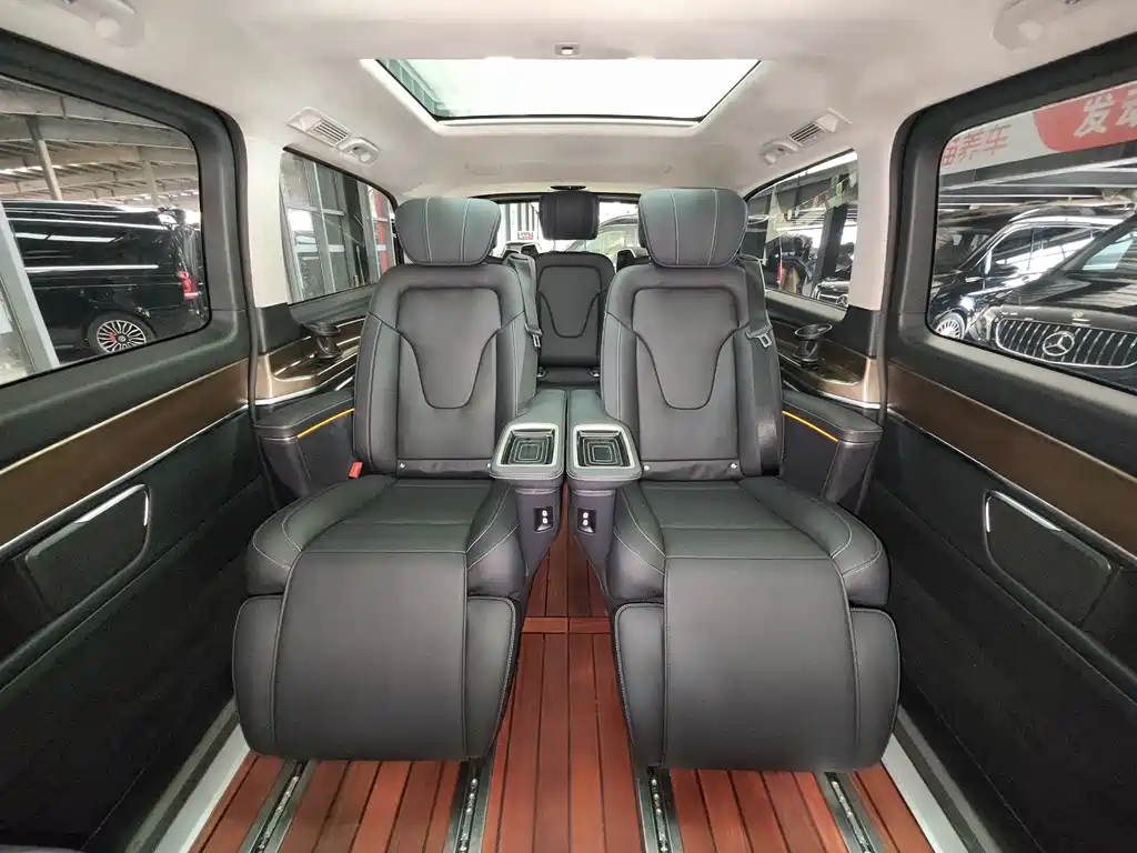 Mercedes-Benz V-Class 2022 — фото 8