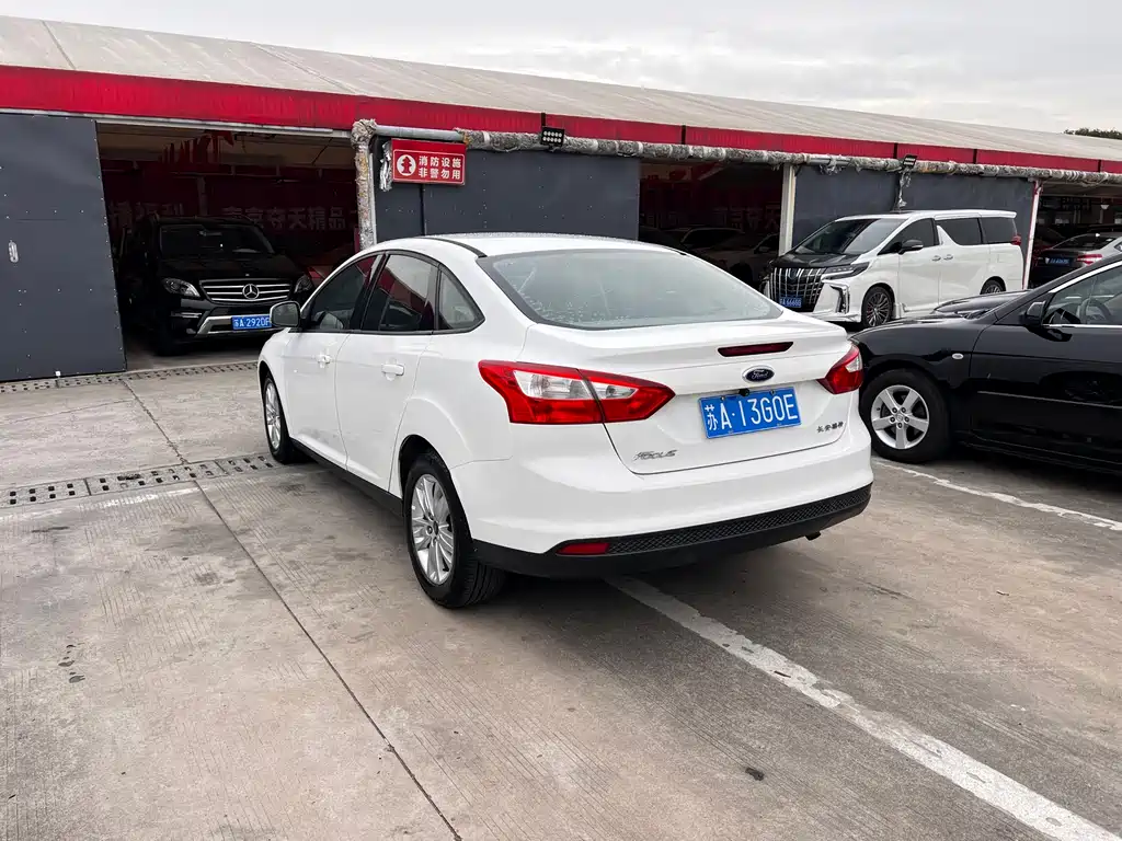 Ford Focus 2014 — фото 15