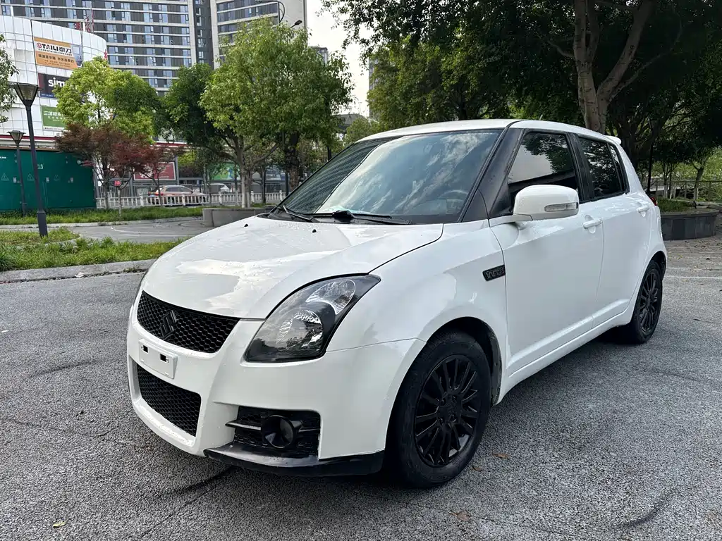 Suzuki Swift 2013 — фото 1