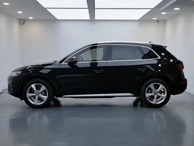 Audi Q5L 2020 — фото 8