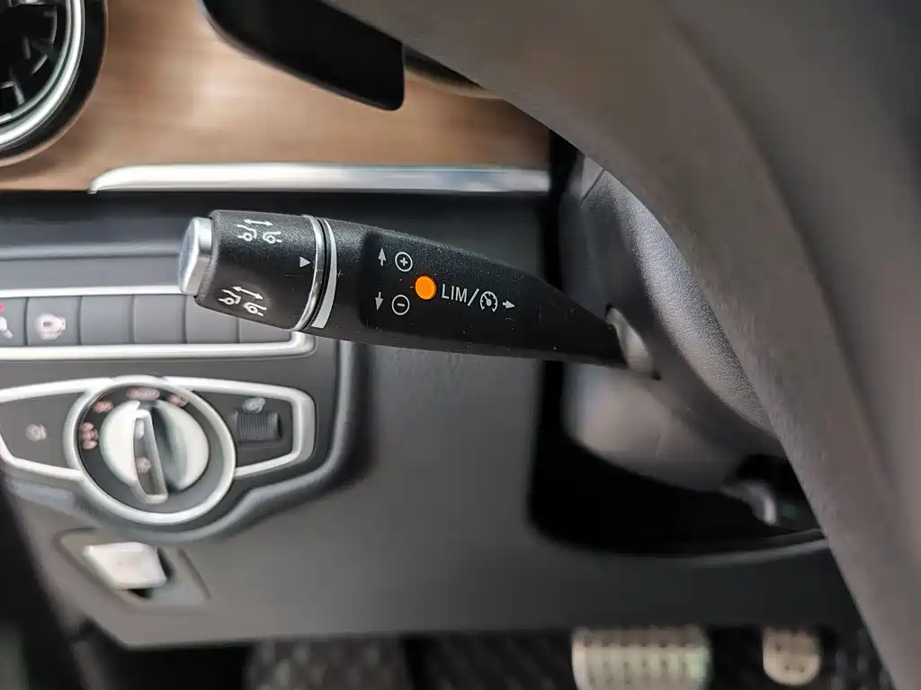 Mercedes-Benz V-Class 2022 — фото 14