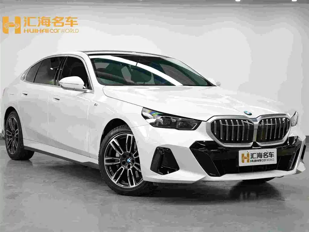BMW 5 Series 2025 — фото 3