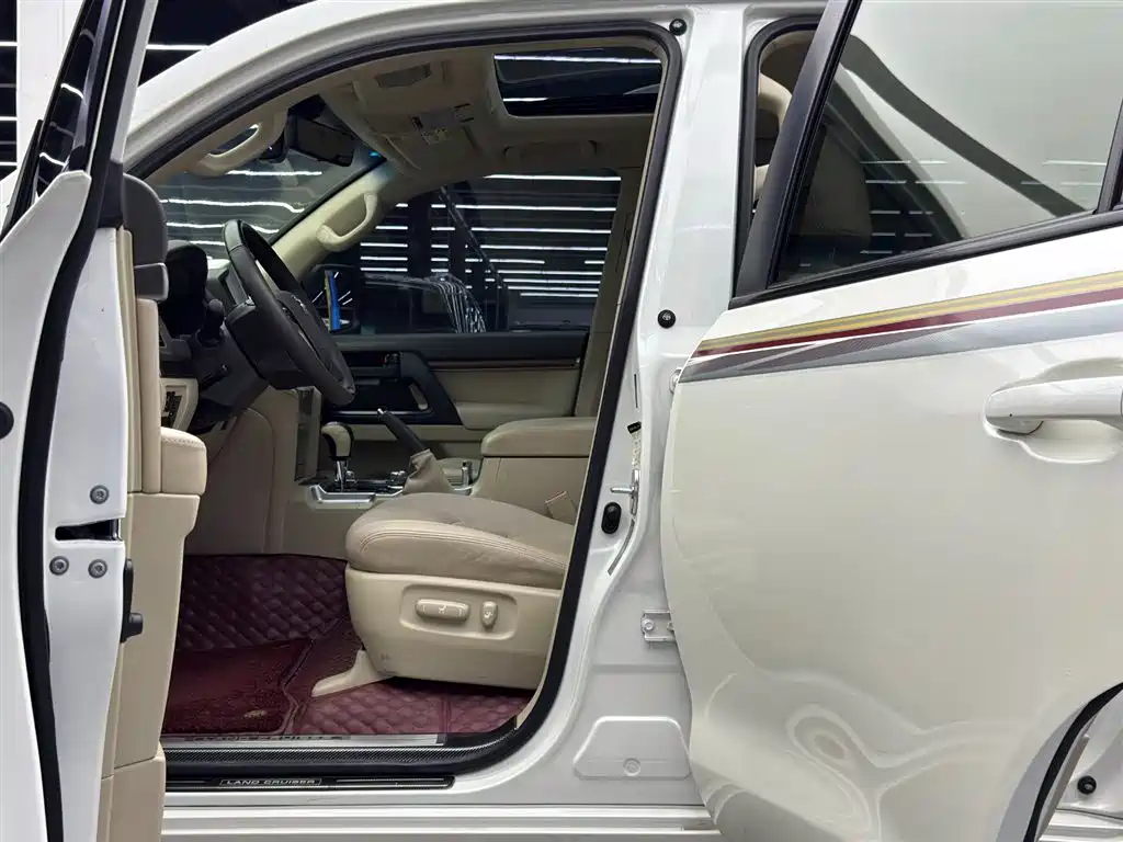 Toyota Land Cruiser 2020 — фото 6
