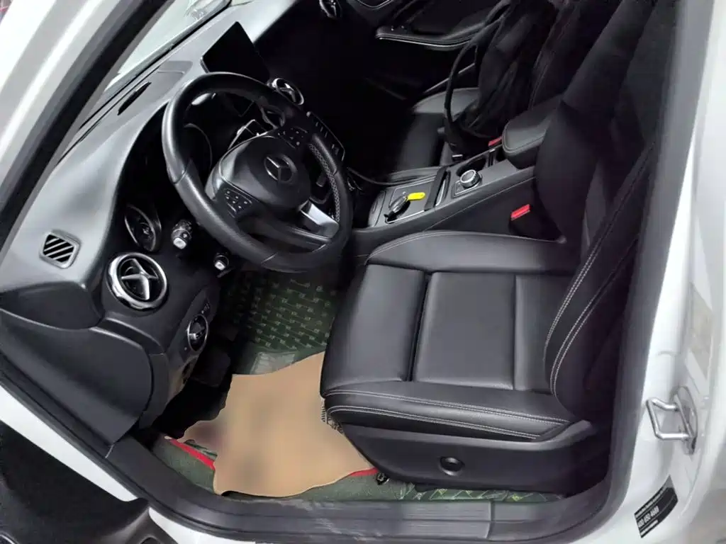 Mercedes-Benz GLA 2018 — фото 15