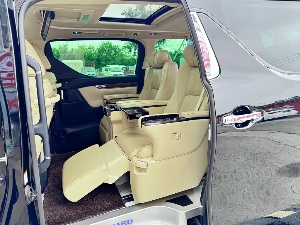 Toyota Alphard 2021 — фото 20