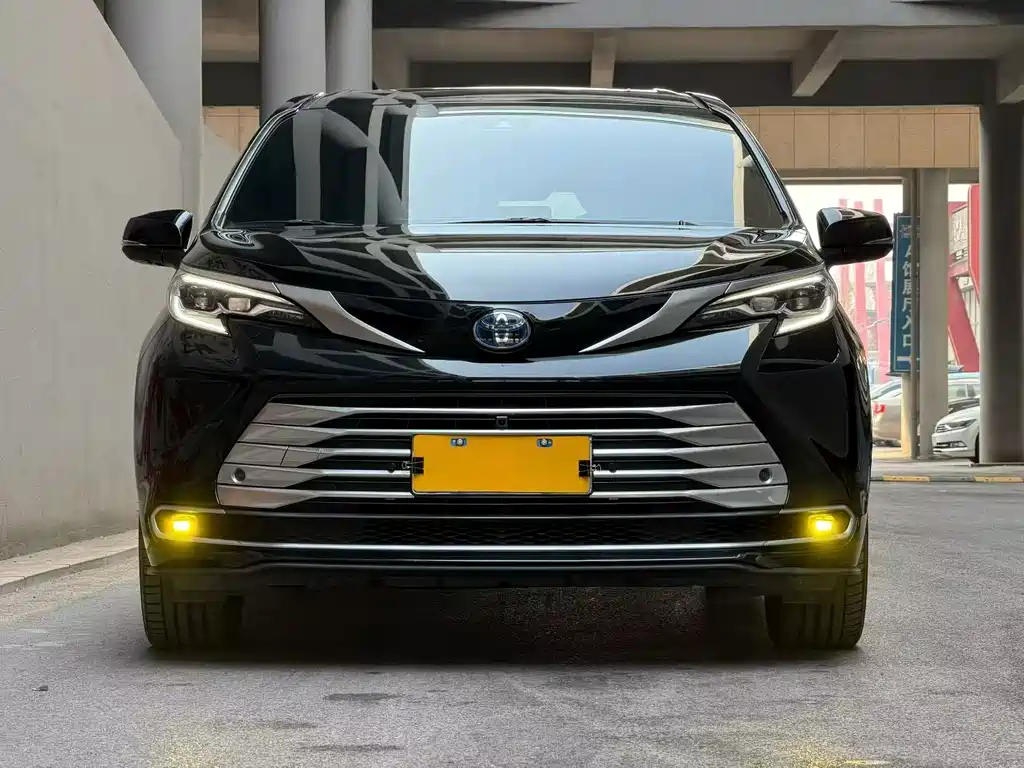 Toyota Sienna 2023 — фото 2