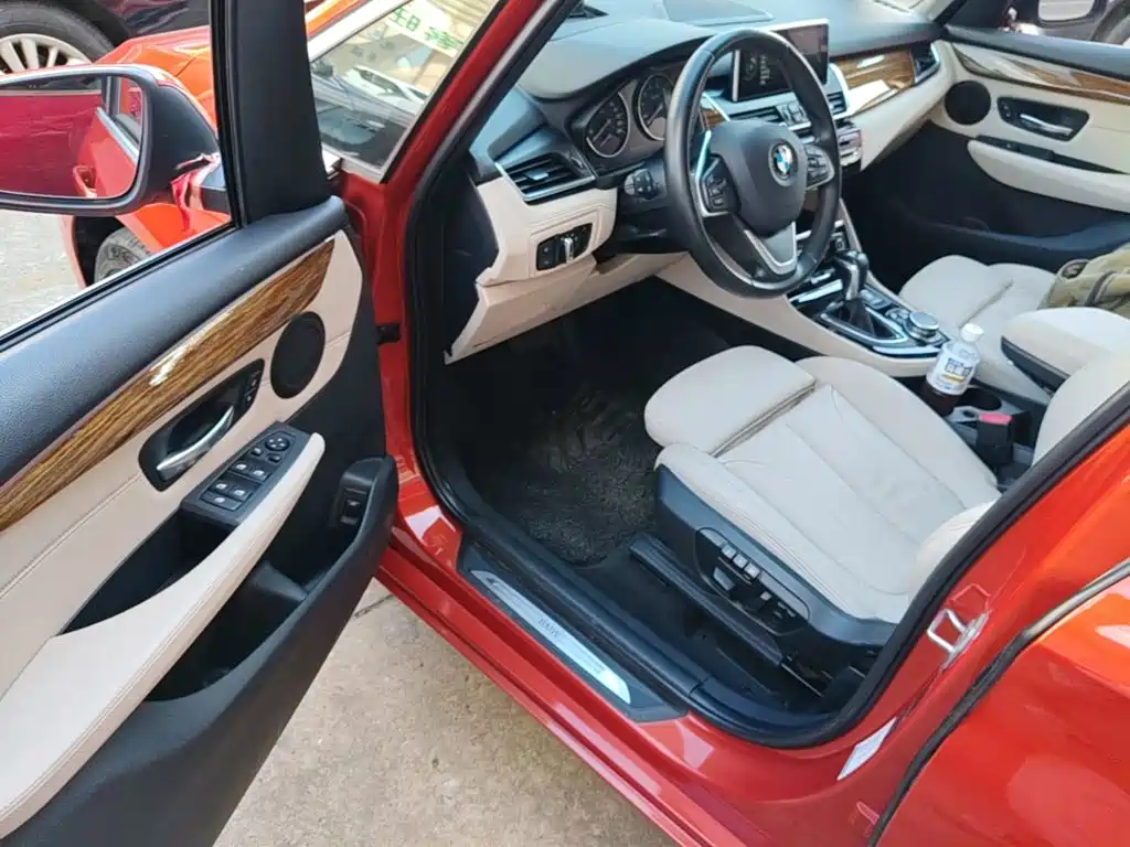 BMW 2 Series Station Wagon 2017 — фото 16