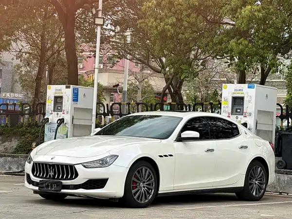 Maserati Ghibli 2021