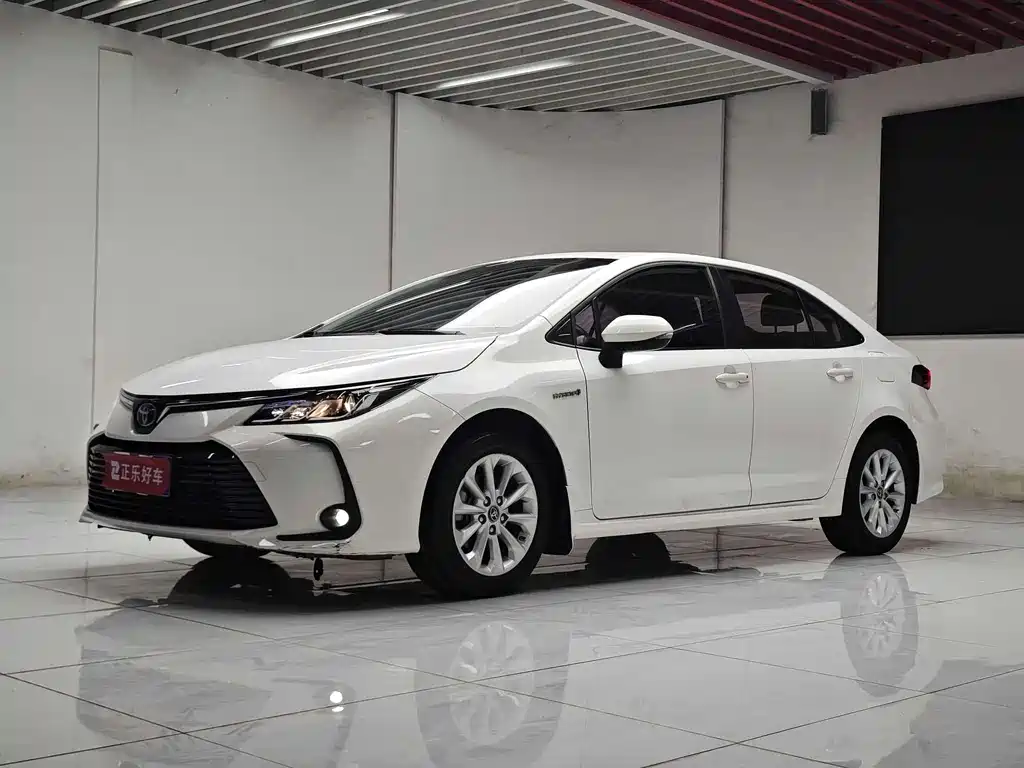 Toyota Corolla 2022 — фото 1