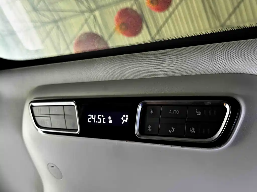 GAC Motor E8 PHEV 2024 — фото 16