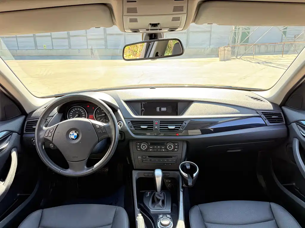 BMW X1 2012 — фото 11