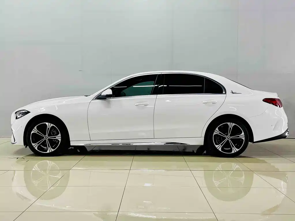 Mercedes-Benz C-Class 2023 — фото 5