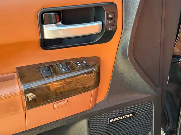 Toyota Sequoia 2015