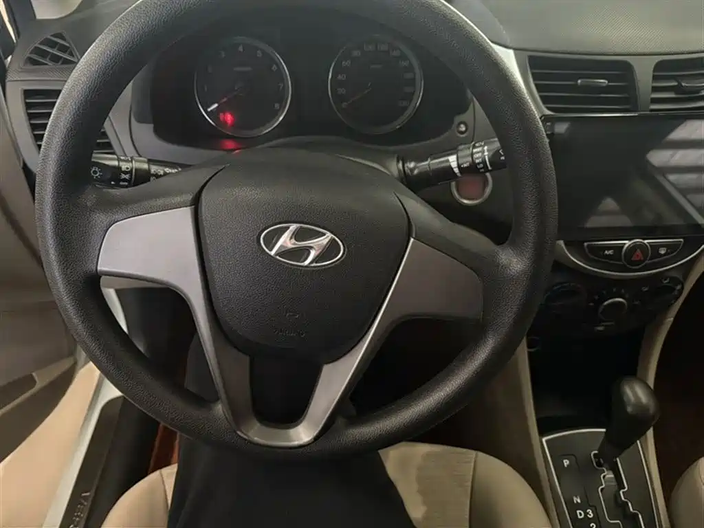 Hyundai Verna 2016 — фото 3