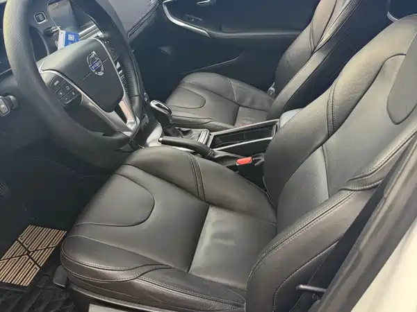 Volvo V40 2015