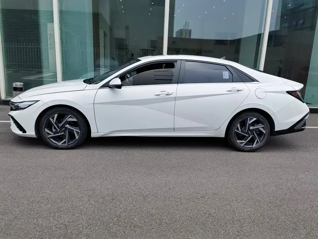 Hyundai Elantra 2024