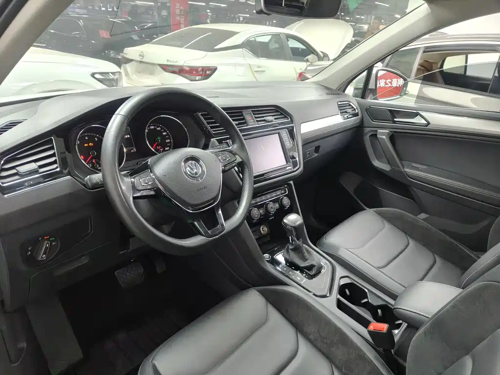 Volkswagen Tiguan L 2018 — фото 24
