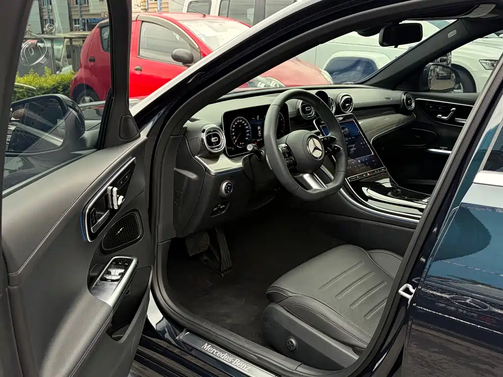 Mercedes-Benz C-Class 2024 — фото 10