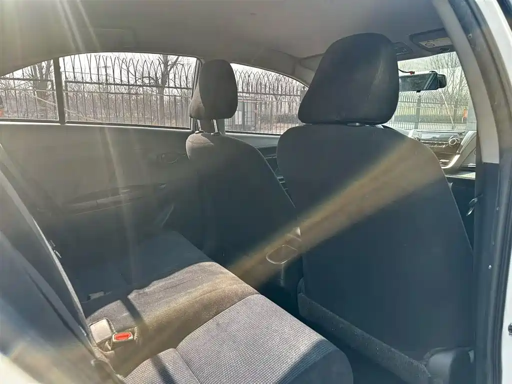 Toyota Yaris L 2019 — фото 14
