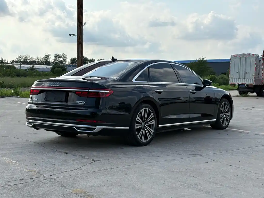 Audi A8 2020 — фото 9