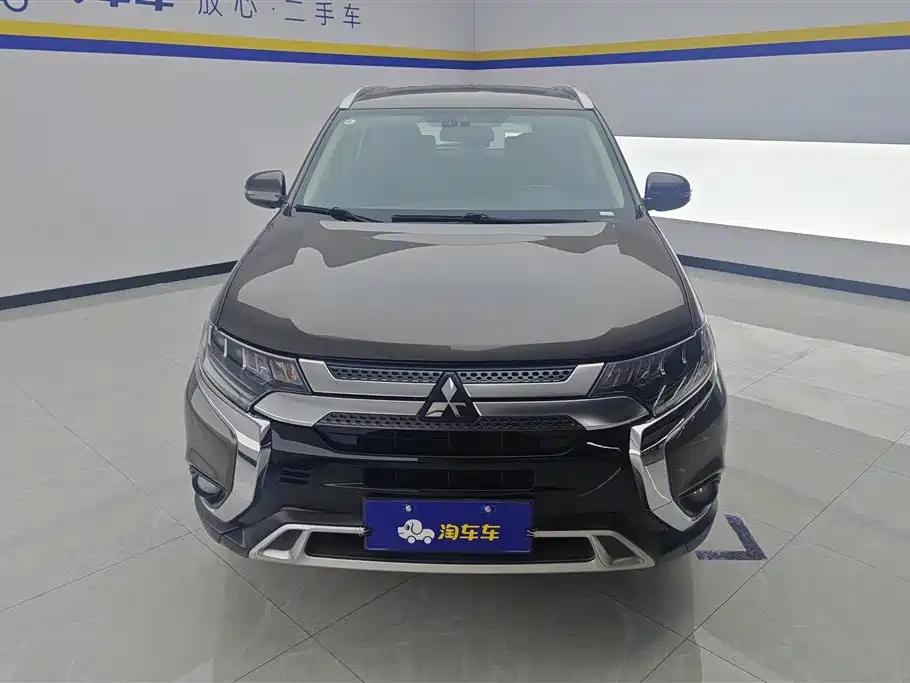 Mitsubishi Outlander 2019 — фото 2