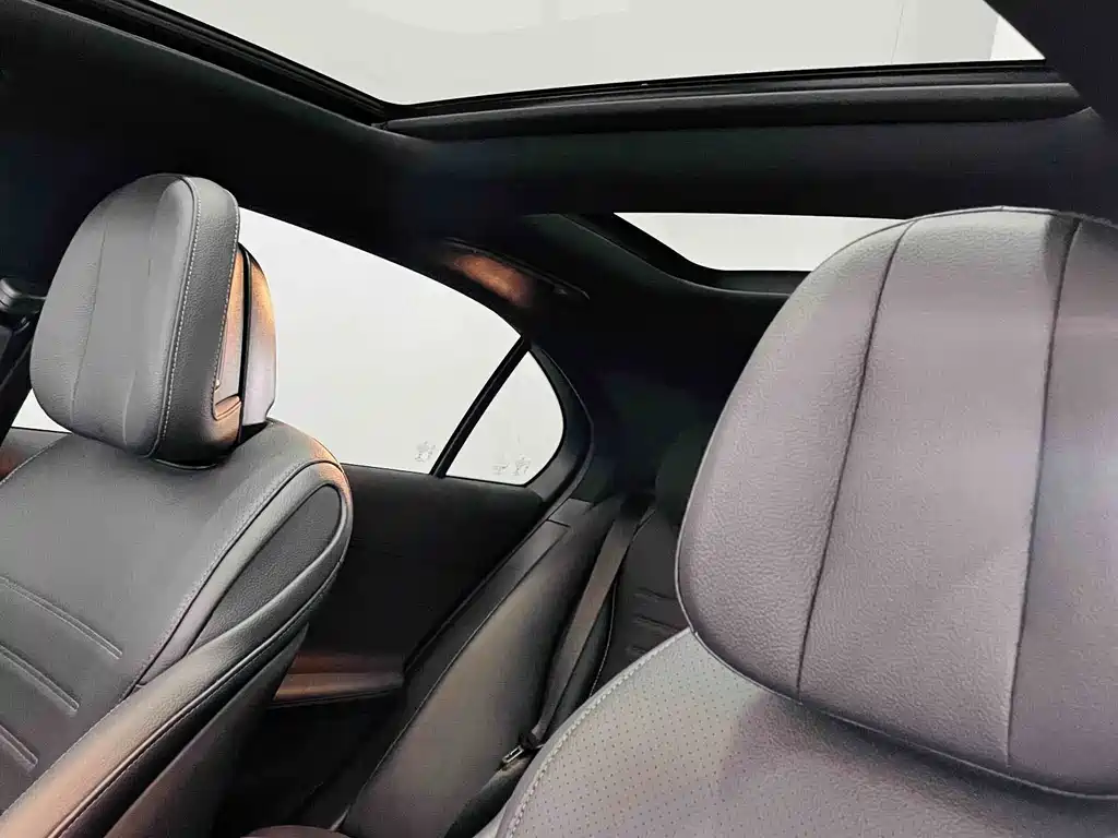 Mercedes-Benz C-Class 2023 — фото 12