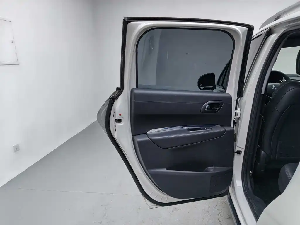 Peugeot 3008 2016 — фото 17