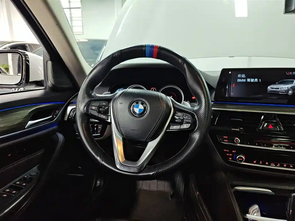 BMW 5 Series 2018 — фото 17