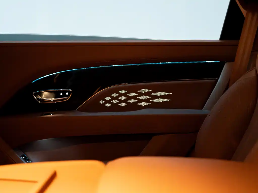 Bentley Bentayga 2023 — фото 15