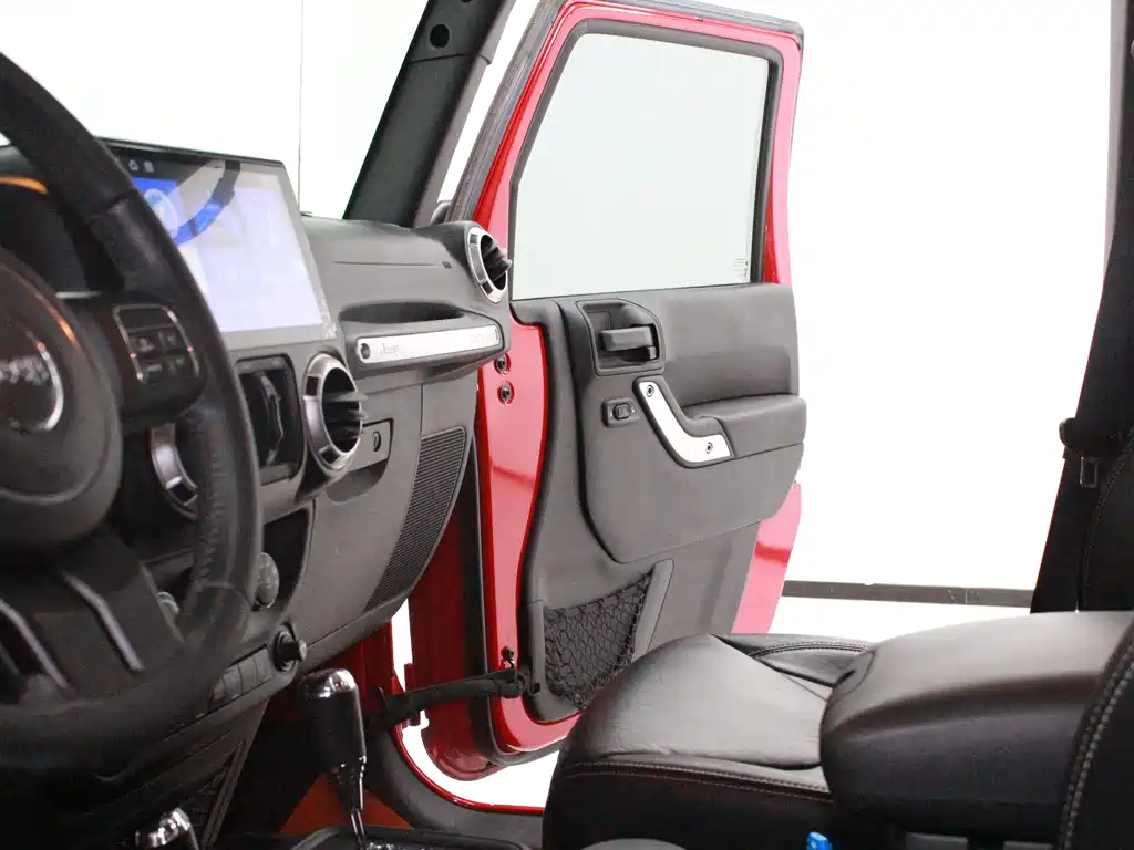 Jeep Wrangler 2016 — фото 10