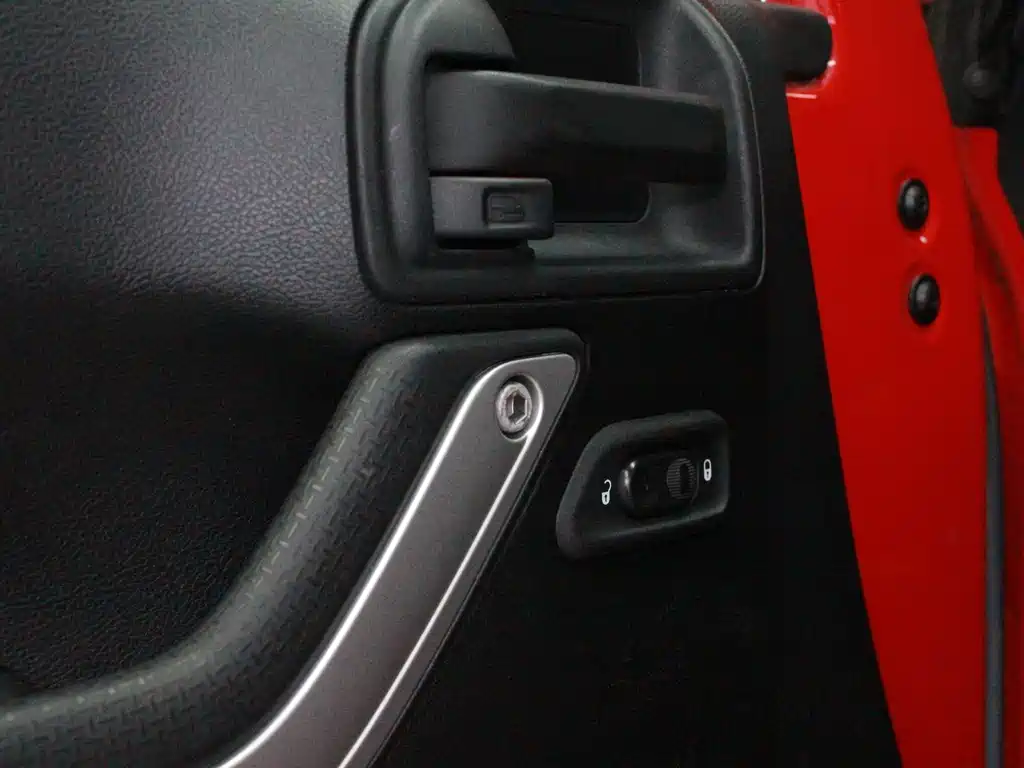 Jeep Wrangler 2016 — фото 12