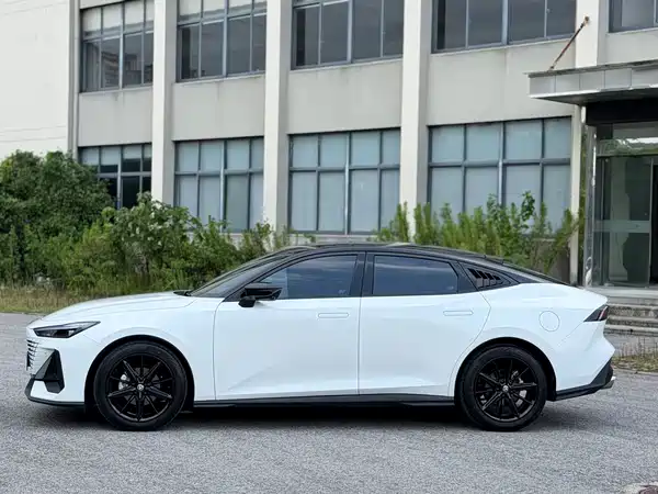 Changan UNI-V 2025