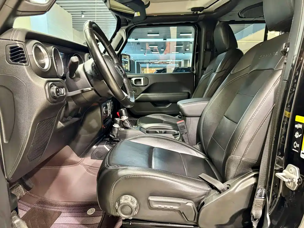 Jeep Wrangler 2021 — фото 15