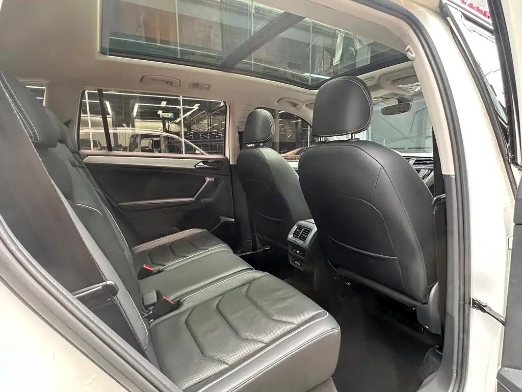Volkswagen Tiguan L 2017 — фото 21
