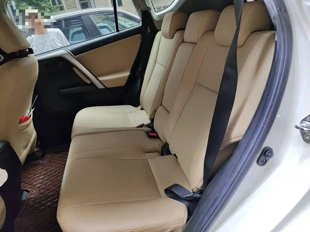 Toyota RAV4 2016 — фото 15