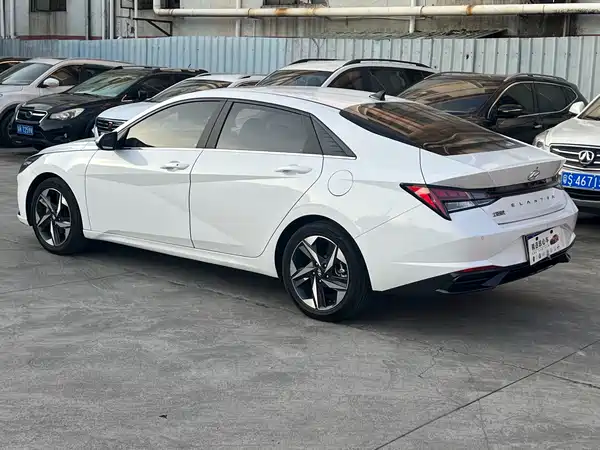 Hyundai Elantra 2022