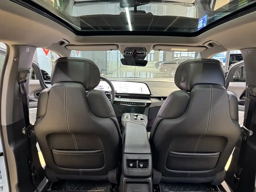 Cadillac IQ Aoge 2024 — фото 16