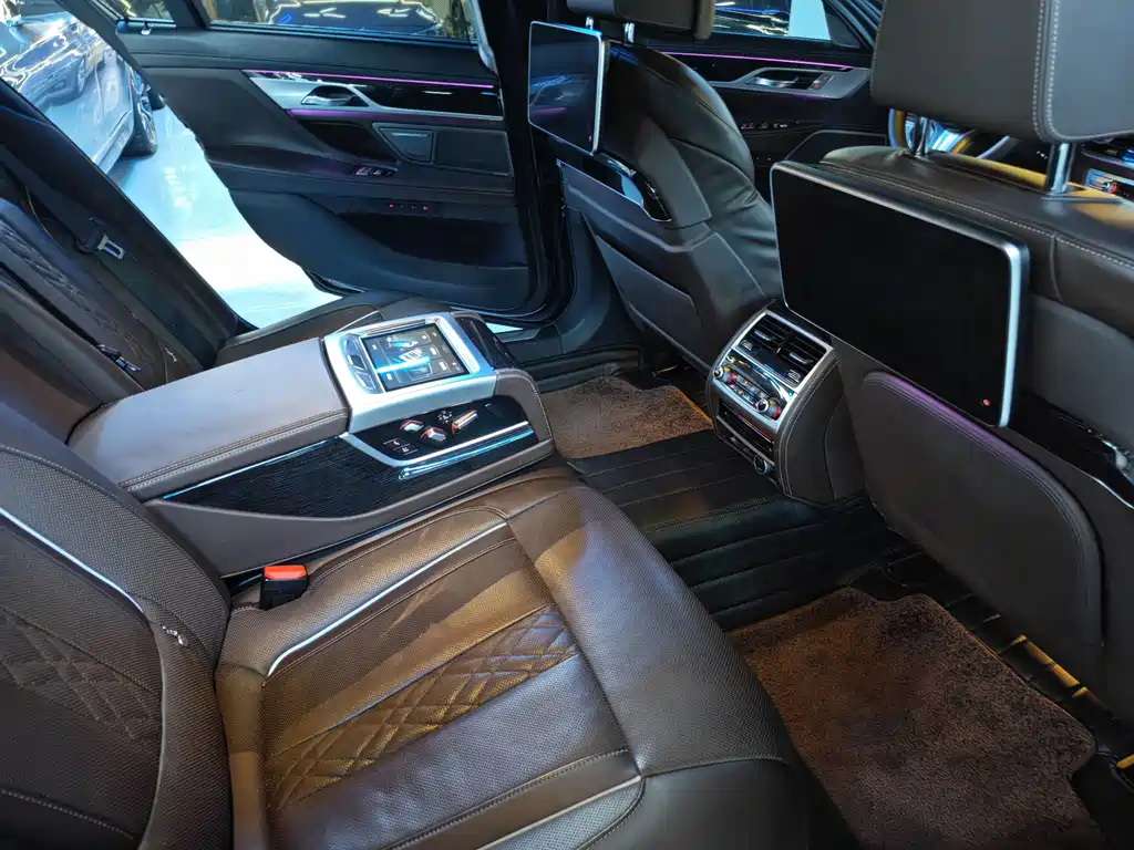 BMW 7 Series 2019 — фото 11
