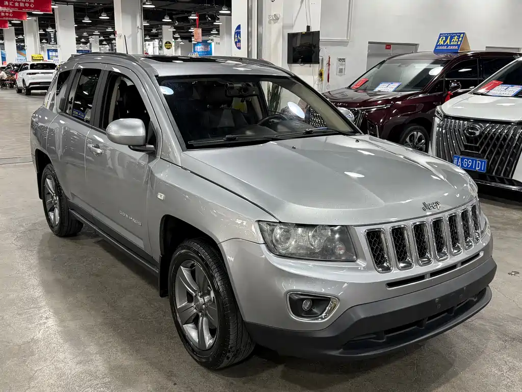 Jeep Compass 2014 — фото 3