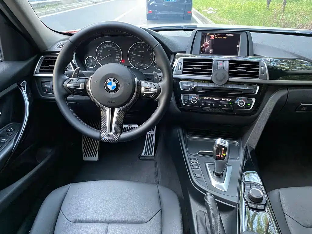 BMW 3 Series 2016 — фото 17