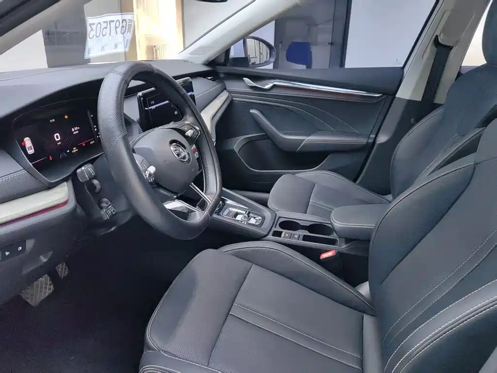 Skoda Octavia 2023 — фото 11
