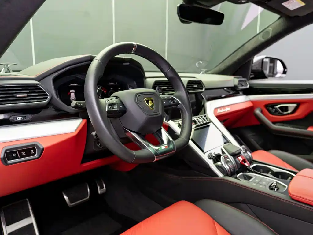 Lamborghini Urus 2022 — фото 11