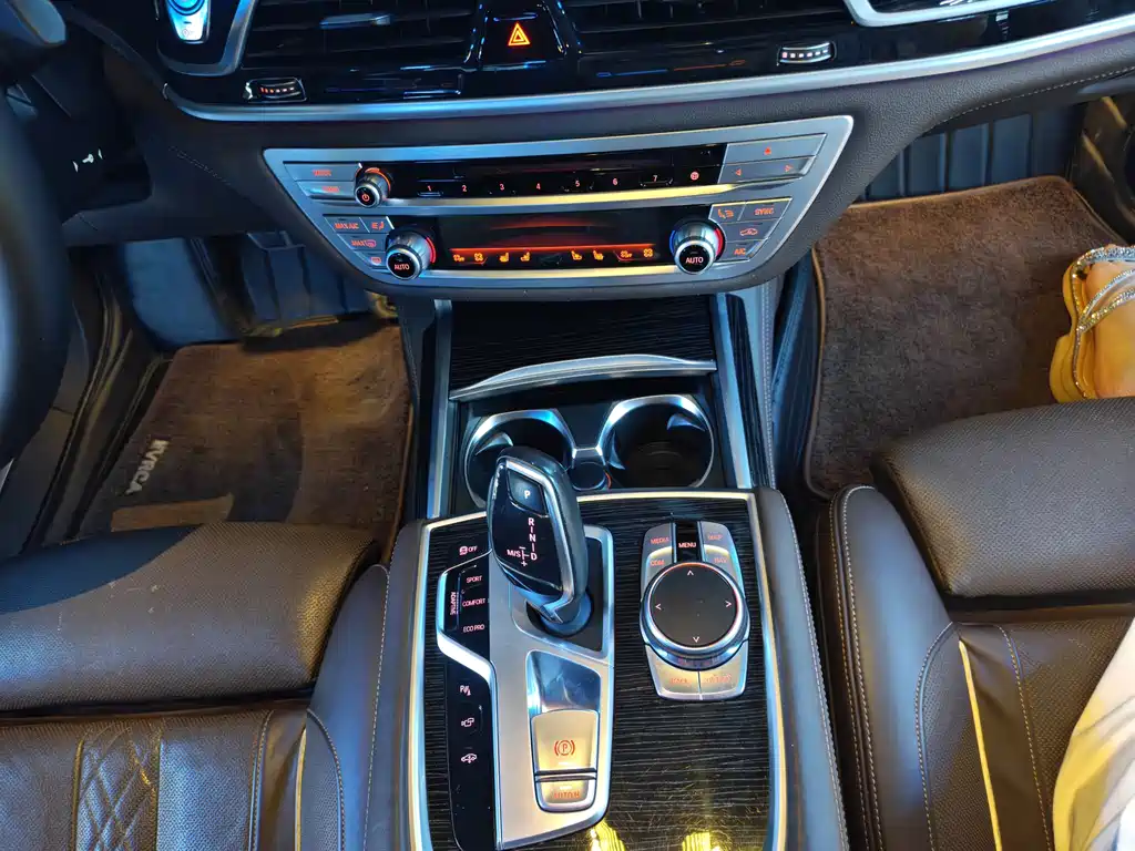 BMW 7 Series 2019 — фото 9