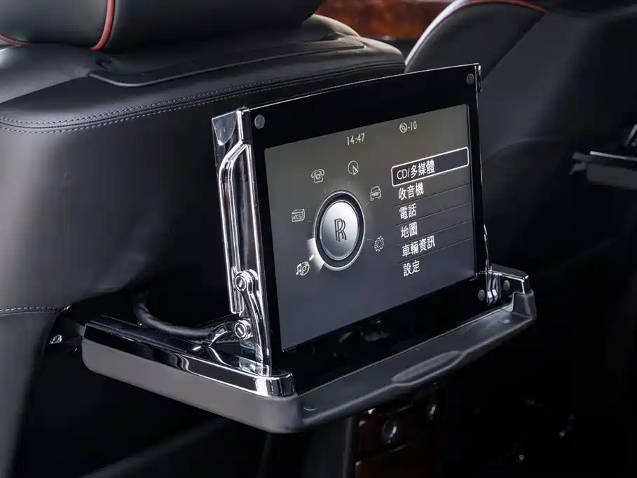 Rolls-Royce Phantom 2018 — фото 14
