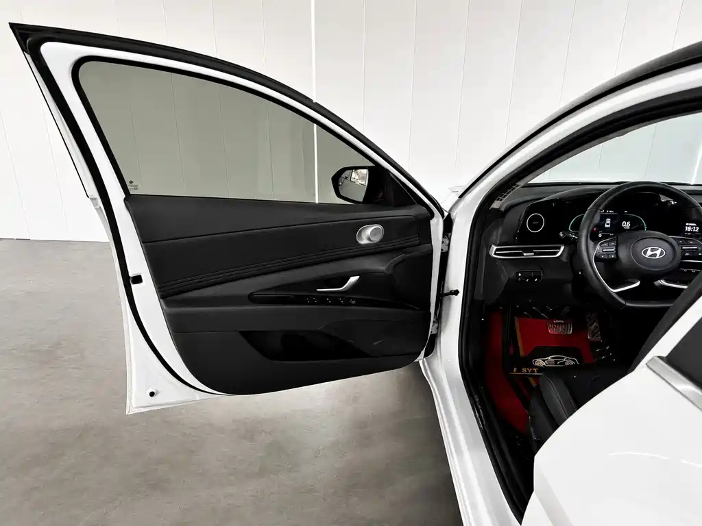 Hyundai Elantra 2023 — фото 22