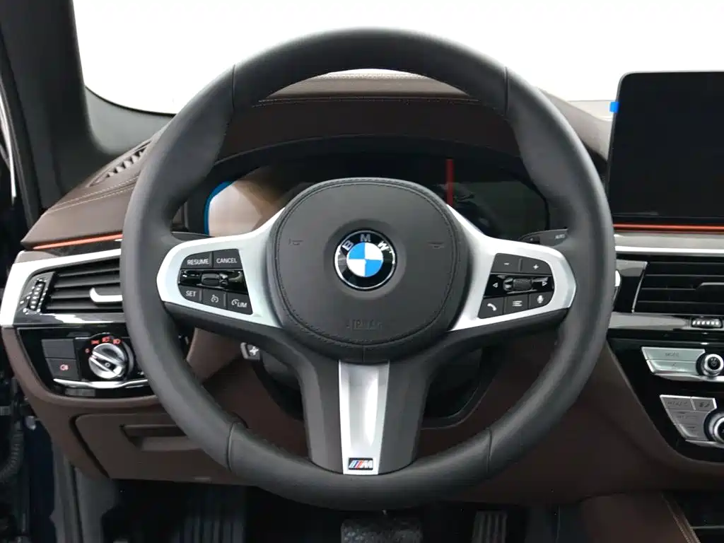 BMW 5 Series 2023 — фото 11