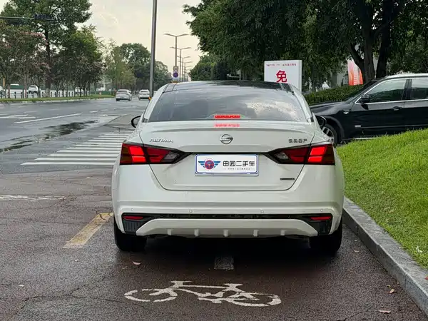 Nissan Teana 2022