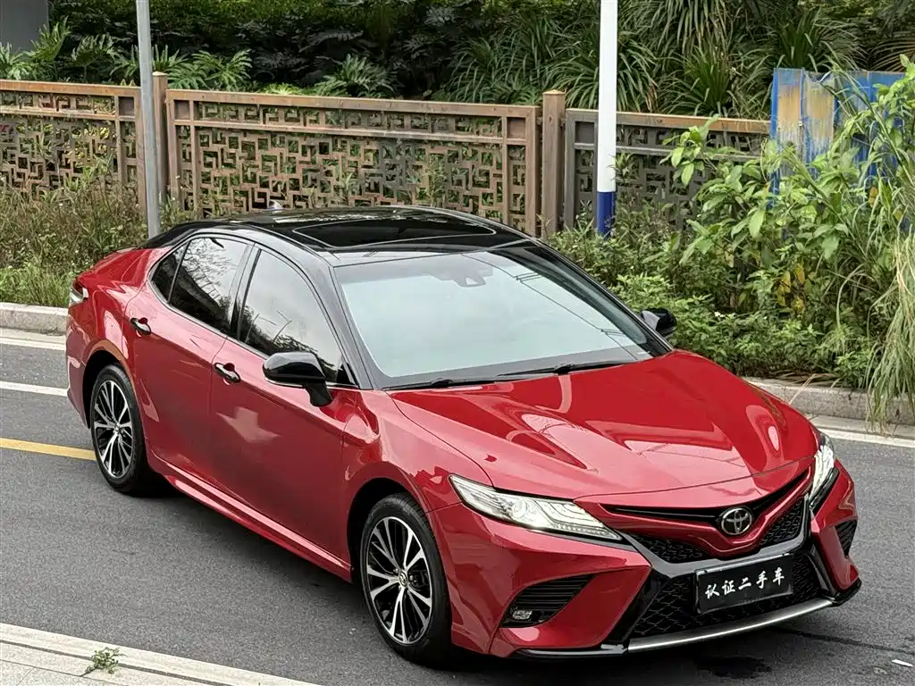 Toyota Camry 2018 — фото 10